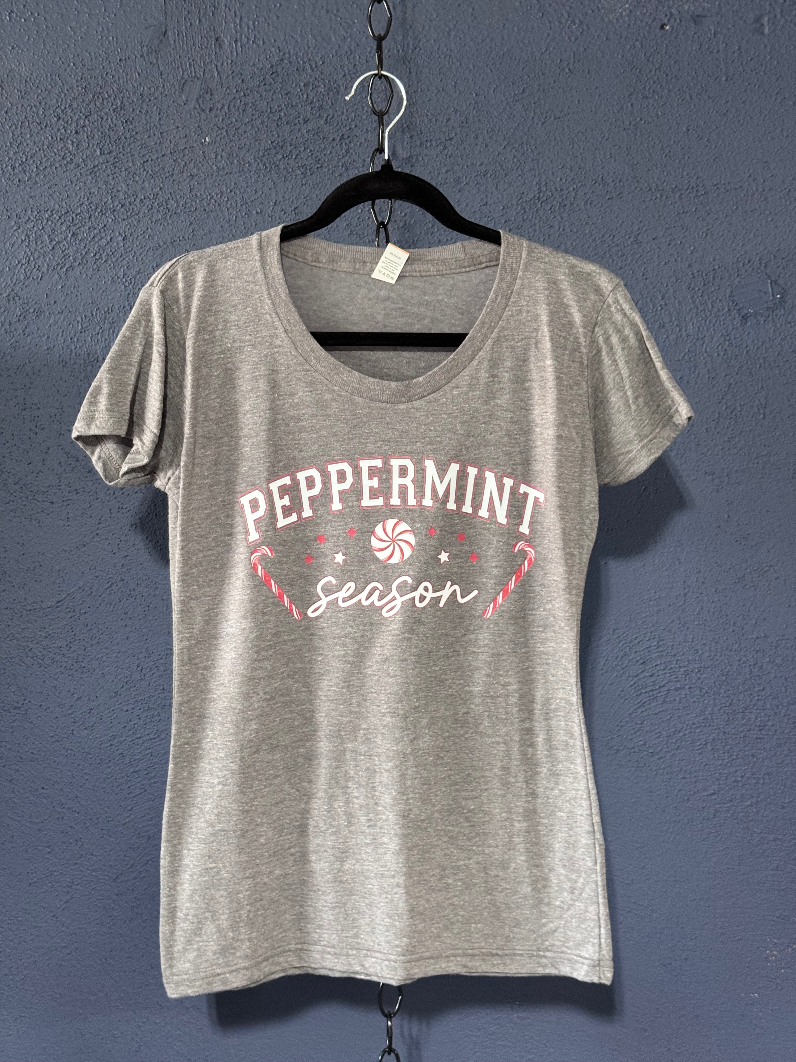 Festive Grey Peppermint Season Graphic T-Shirt – Women’s Small – Christmas Candy Holiday Tee