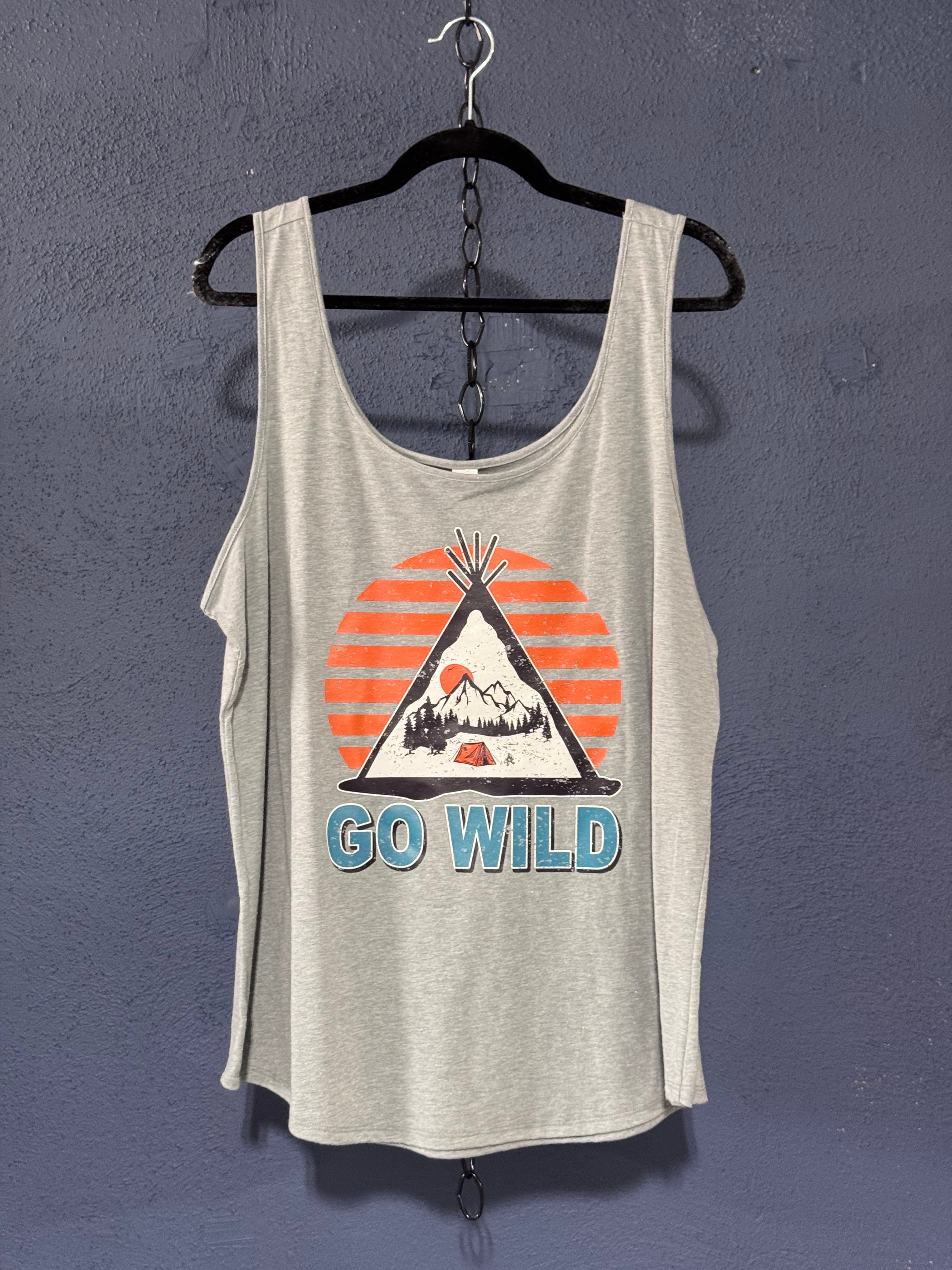 Go Wild Camping Graphic Tank Top – Light Grey Women’s Cut 2XL – Retro Outdoor Adventure Tank
