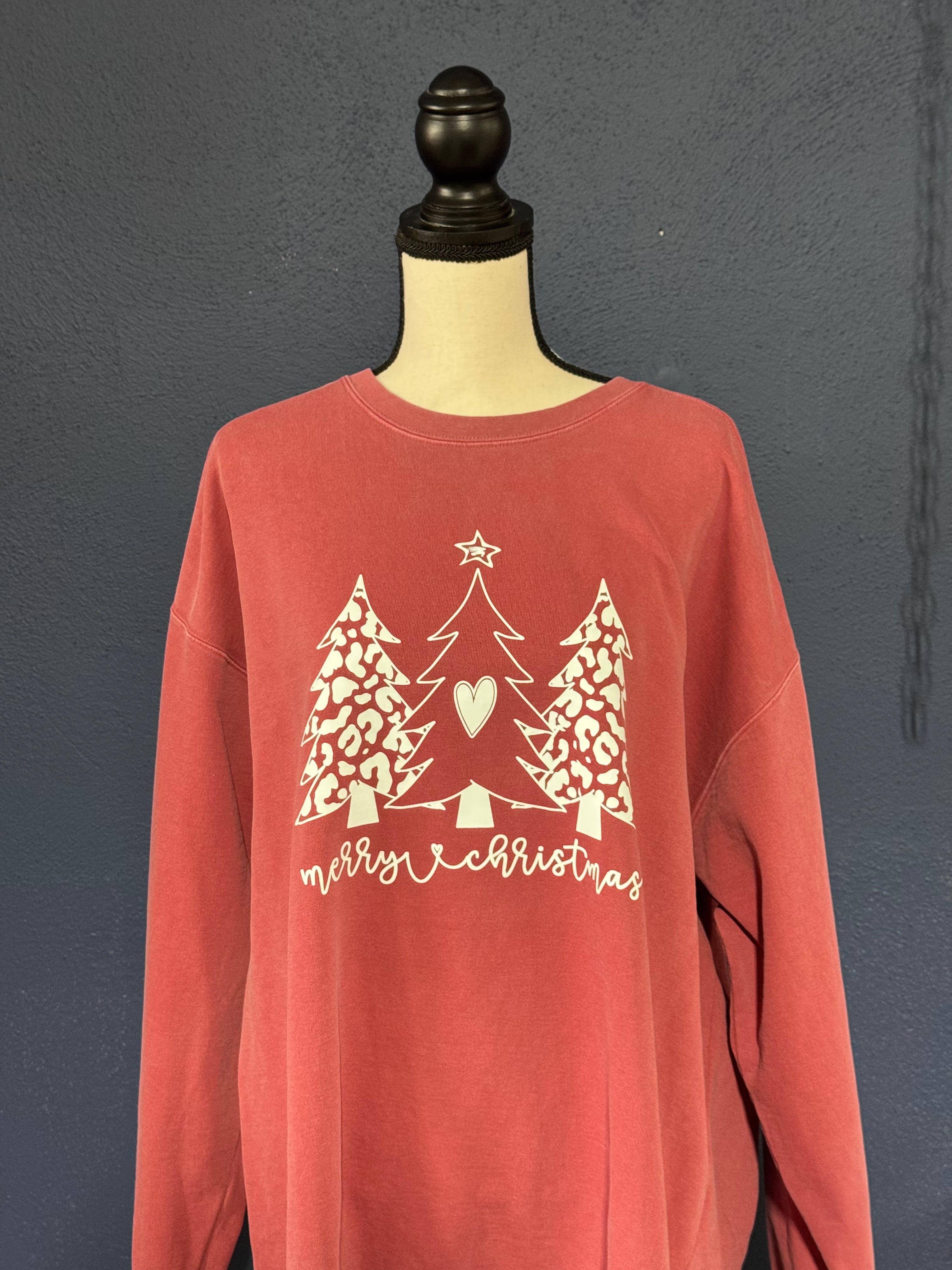 Merry Christmas Tree Graphic Crewneck – Red Unisex 2XL – Cute Holiday Sweatshirt